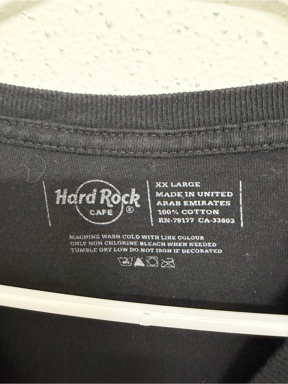 Hard Rock Cafe Black Tee with Yellow Logo - Paris - Picture 6 of 6